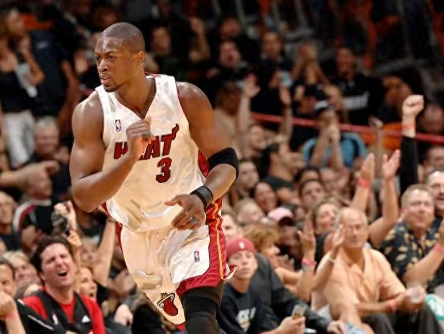 阿扎伦卡与90激战MAD分钟，重要助攻胜负难料！，詹姆斯焦点对战引发球迷热议-九游体育app