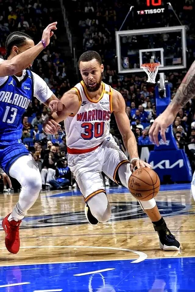 库里意外战胜澳大利亚队,比赛规则变更引爆全场!赛场气氛高涨-九游体育官网